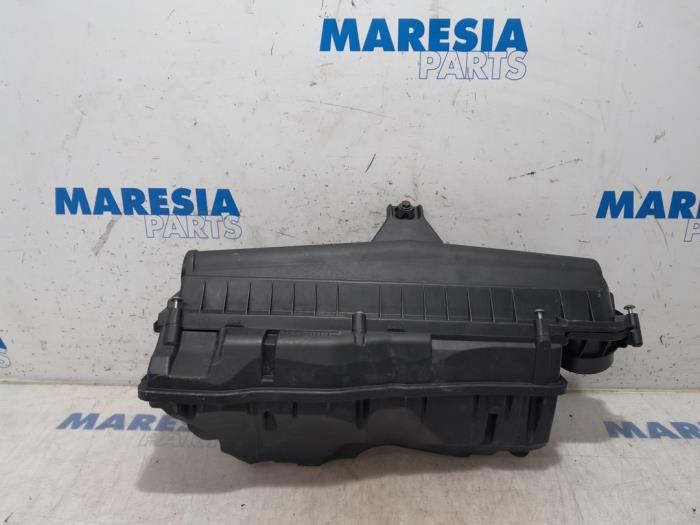Begagnade Luftfilterhus Peugeot 308 CC (4B) 1.6 VTI 16V Pris € 25,00 Marginaltabell erbjuds av Maresia Parts