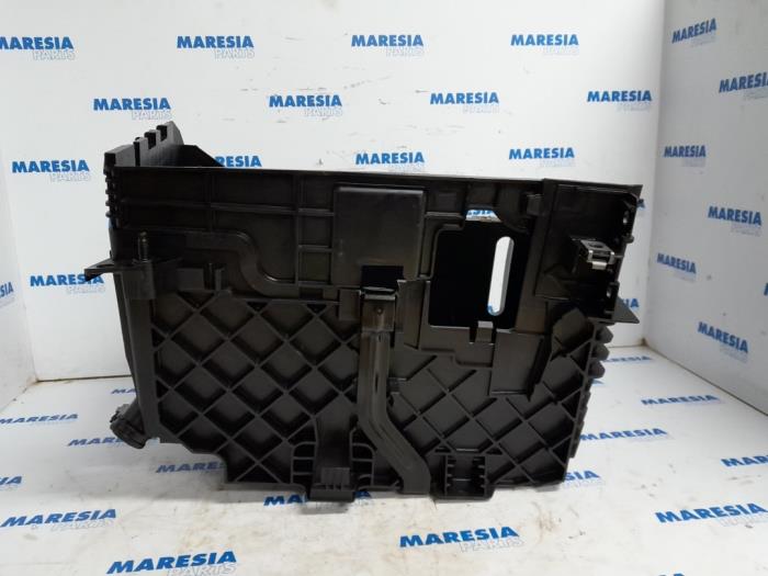 Begagnade Batterilåda Opel Vivaro B Combi 1.6 CDTI Biturbo 125 Pris € 42,35 Inklusive moms erbjuds av Maresia Parts