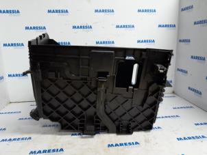 Used Battery box Opel Vivaro B Combi 1.6 CDTI Biturbo 125 Price € 42,35 Inclusive VAT offered by Maresia Parts