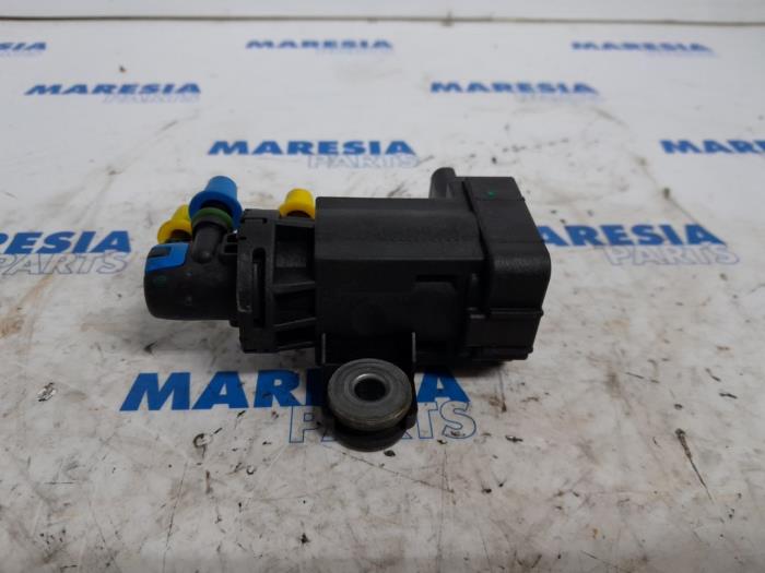 Usagé Régulateur pression turbo Citroen Jumpy 2.0 Blue HDI 120 Prix € 35,09 Prix TTC proposé par Maresia Parts