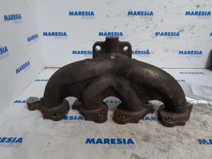 Used Exhaust manifold Renault Megane III Coupe (DZ) 1.4 16V TCe 130 Price € 79,00 Margin scheme offered by Maresia Parts