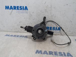Used Knuckle, front right Peugeot 307 CC (3B) 1.6 16V Price € 30,00 Margin scheme offered by Maresia Parts