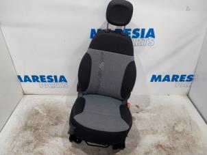 Używane Fotel prawy Fiat Panda (312) 0.9 TwinAir Turbo 80 Cena € 210,00 Procedura marży oferowane przez Maresia Parts