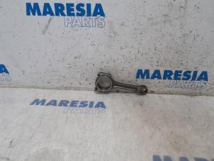 Used Connecting rod Renault Megane III Grandtour (KZ) 1.2 16V TCE 115 Price € 50,00 Margin scheme offered by Maresia Parts