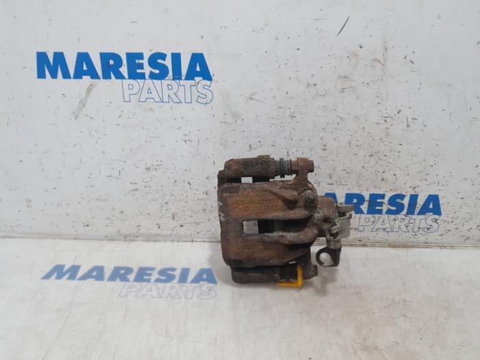 Gebrauchte Bremszange links hinten Renault Trafic New (FL) 2.5 dCi 16V 135 Preis € 49,99 Margenregelung angeboten von Maresia Parts