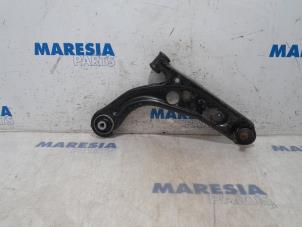 Używane Wahacz zawieszenia dolny prawy przód Fiat Panda (312) 0.9 TwinAir Turbo 80 Cena € 25,00 Procedura marży oferowane przez Maresia Parts