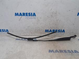 Used Front wiper arm Fiat Panda (312) 0.9 TwinAir Turbo 80 Price € 25,00 Margin scheme offered by Maresia Parts