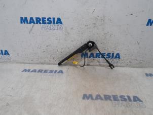 Usagé Tendeur de ceinture droit Fiat 500 (312) 0.9 TwinAir 85 Prix € 40,00 Règlement à la marge proposé par Maresia Parts