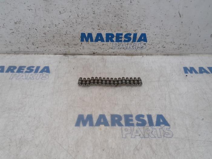 Gebrauchte Ventilstößel Peugeot 308 (4A/C) 1.6 16V THP 150 Preis € 25,00 Margenregelung angeboten von Maresia Parts