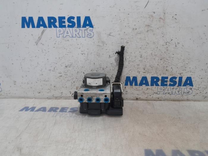 Used ABS pump Peugeot 308 (L3/L8/LB/LH/LP) 1.2 12V e-THP PureTech 110 Price € 157,50 Margin scheme offered by Maresia Parts