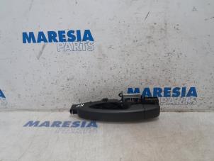 Used Door handle 2-door, right Renault Trafic (1FL/2FL/3FL/4FL) 1.6 dCi 115 Price € 48,40 Inclusive VAT offered by Maresia Parts