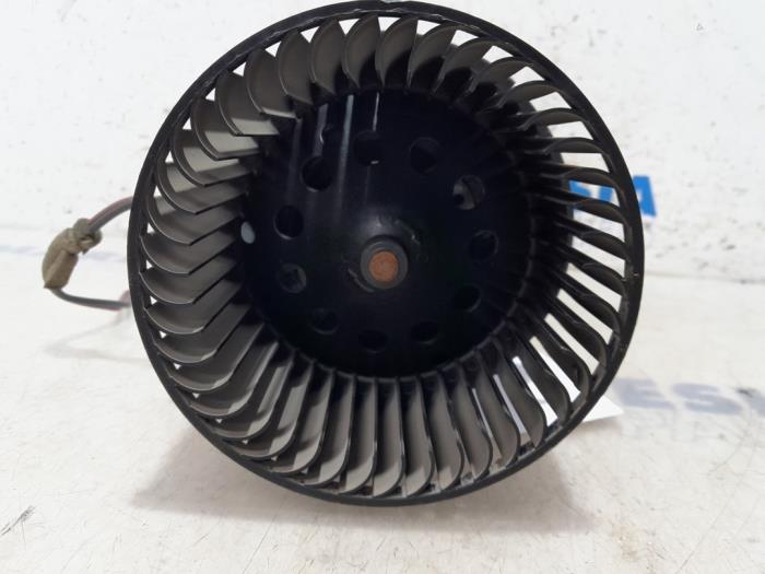 Heating and ventilation fan motor from a Renault Trafic (1FL/2FL/3FL/4FL) 1.6 dCi 115 2016