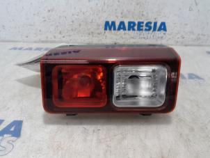 Używane Tylne swiatlo przeciwmgielne Renault Trafic (1FL/2FL/3FL/4FL) 1.6 dCi 115 Cena € 24,20 Z VAT oferowane przez Maresia Parts