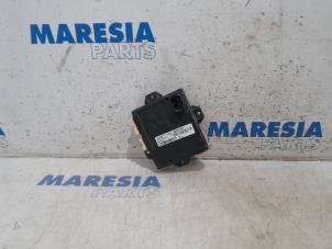 Używane Modul centralnego zamka Renault Trafic (1FL/2FL/3FL/4FL) 1.6 dCi 115 Cena € 102,85 Z VAT oferowane przez Maresia Parts