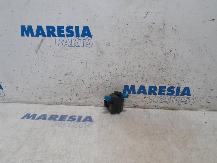 Begagnade Extra vattenpump Peugeot 207 CC (WB) 1.6 16V THP Pris € 60,00 Marginaltabell erbjuds av Maresia Parts