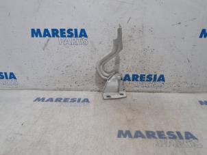 Usados Bisagra de capó Fiat Ducato (250) 3.0 140 Natural Power Precio € 36,30 IVA incluido ofrecido por Maresia Parts