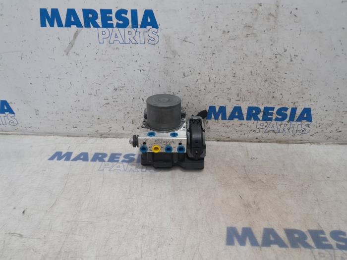 Begagnade ABS-pump Fiat Ducato (250) 3.0 140 Natural Power Pris € 349,39 Inklusive moms erbjuds av Maresia Parts