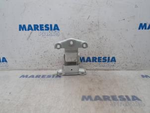 Used Rear door hinge, left Renault Trafic (1FL/2FL/3FL/4FL) 1.6 dCi 115 Price € 30,25 Inclusive VAT offered by Maresia Parts