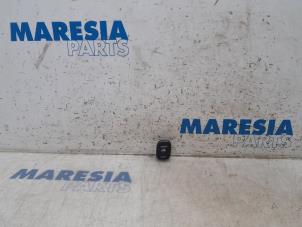 Used Electric window switch Fiat Panda (312) 0.9 TwinAir Turbo 80 Price € 10,00 Margin scheme offered by Maresia Parts