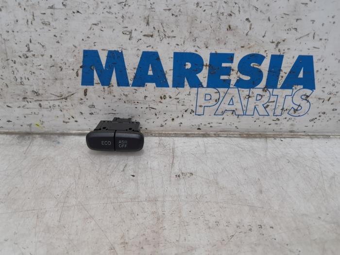 Używane Przelacznik ASR Fiat Panda (312) 0.9 TwinAir Turbo 80 Cena € 15,00 Procedura marży oferowane przez Maresia Parts