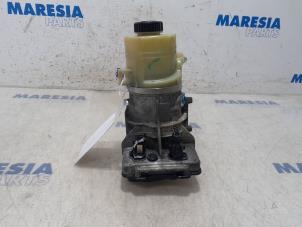 Used Power steering pump Renault Trafic (1FL/2FL/3FL/4FL) 1.6 dCi 115 Price € 298,57 Inclusive VAT offered by Maresia Parts