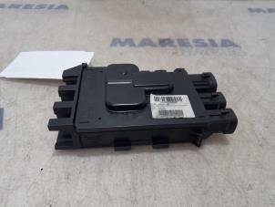 Used Voltage regulator Renault Trafic (1FL/2FL/3FL/4FL) 1.6 dCi 115 Price € 190,58 Inclusive VAT offered by Maresia Parts