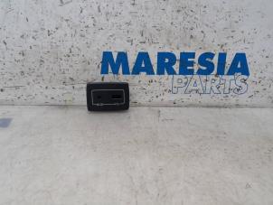 Used AUX / USB connection Fiat Ducato (250) 3.0 140 Natural Power Price € 36,30 Inclusive VAT offered by Maresia Parts