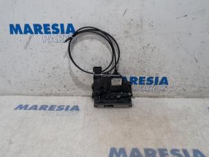 Usados Mecanismo de cierre de puerta corredera derecha Fiat Ducato (250) 3.0 140 Natural Power Precio € 90,75 IVA incluido ofrecido por Maresia Parts