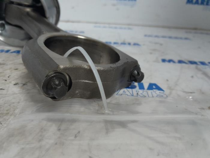 Usados Pistón Citroen C4 Grand Picasso (3A) 1.6 BlueHDI 120 Precio € 50,00 Norma de margen ofrecido por Maresia Parts