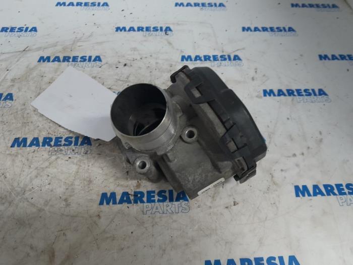 Używane Przepustnica Citroen C4 Grand Picasso (3A) 1.6 BlueHDI 120 Cena € 49,99 Procedura marży oferowane przez Maresia Parts