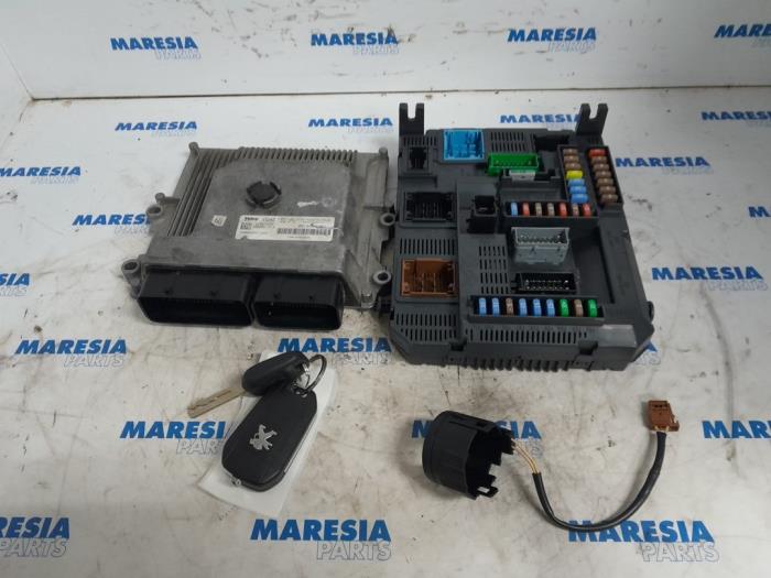 Used Engine management computer Peugeot 308 (L3/L8/LB/LH/LP) 1.2 12V e-THP PureTech 110 Price € 315,00 Margin scheme offered by Maresia Parts
