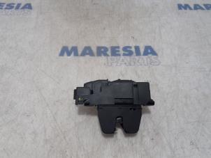 Gebrauchte Schließmechanik Heckklappe Peugeot 308 (L3/L8/LB/LH/LP) 1.2 12V e-THP PureTech 110 Preis € 23,99 Margenregelung angeboten von Maresia Parts