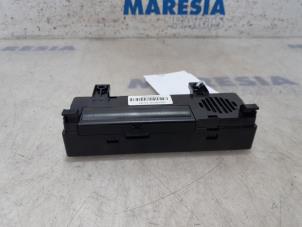 Używane Modul telefoniczny Peugeot 308 (L3/L8/LB/LH/LP) 1.2 12V e-THP PureTech 110 Cena € 30,00 Procedura marży oferowane przez Maresia Parts