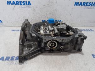 Used Oil pump Renault Scénic III (JZ) 2.0 16V CVT Price € 315,00 Margin scheme offered by Maresia Parts
