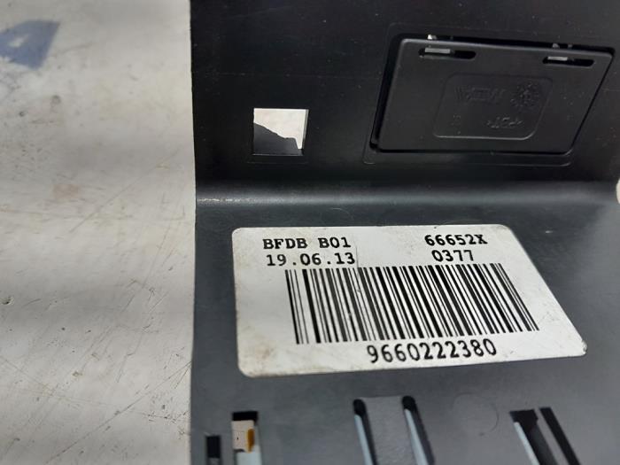 Fuse box Peugeot Partner 1.6 HDI 75 Phase 1 9660222380 YAZAKI