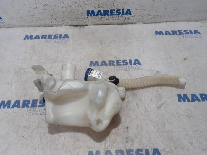 Front windscreen washer reservoir from a Peugeot Partner (GC/GF/GG/GJ/GK) 1.6 HDI 75 Phase 1 2013
