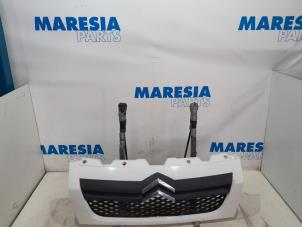 Used Grille Citroen Jumper (U9) 2.2 HDi 120 Euro 4 Price € 127,05 Inclusive VAT offered by Maresia Parts