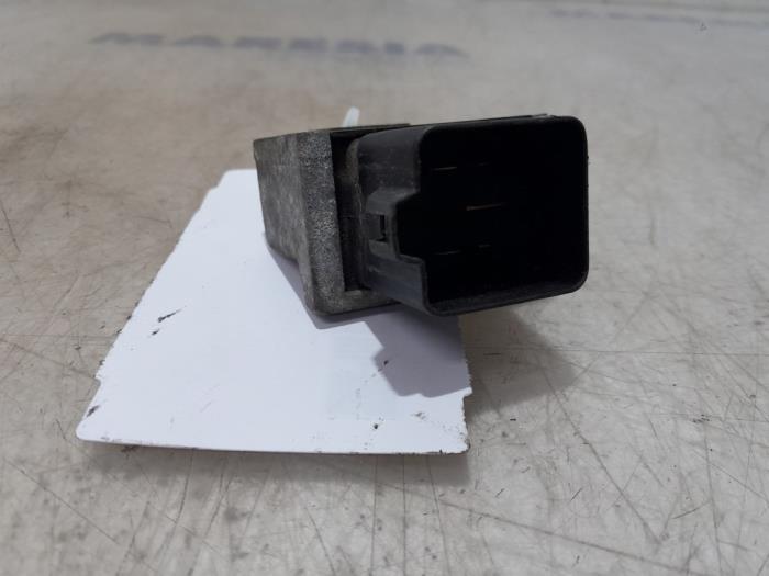Glow plug relay Renault Trafic New 2.5 dCi 16V 135 7700115078