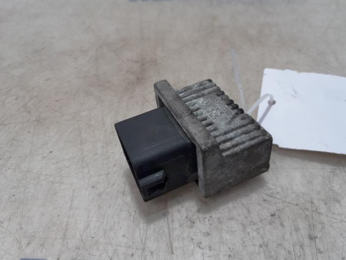 Glow plug relay Renault Trafic New 2.5 dCi 16V 135 7700115078