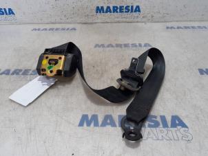 Usagé Ceinture de sécurité avant droite Renault Trafic New (FL) 2.5 dCi 16V 135 Prix € 78,65 Prix TTC proposé par Maresia Parts