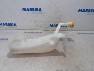 Used Front windscreen washer reservoir Renault Scénic III (JZ) 1.5 dCi 110 Price € 15,00 Margin scheme offered by Maresia Parts