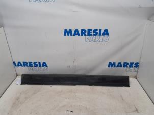 Used Rear bumper component, central Citroen Jumper (U9) 2.2 HDi 120 Euro 4 Price € 60,50 Inclusive VAT offered by Maresia Parts