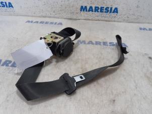 Usagé Ceinture avant gauche Peugeot 307 CC (3B) 1.6 16V Prix € 105,00 Règlement à la marge proposé par Maresia Parts