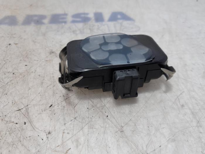 Begagnade Regnsensor Peugeot 307 CC (3B) 1.6 16V Pris € 35,00 Marginaltabell erbjuds av Maresia Parts