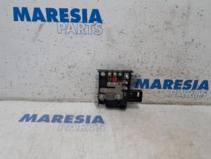 Usados Caja de fusibles Citroen Jumper (U9) 2.2 HDi 120 Euro 4 Precio € 42,35 IVA incluido ofrecido por Maresia Parts