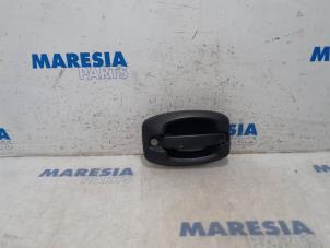 Używane Uchwyt tylnych drzwi samochodu dostawczego Citroen Jumper (U9) 2.2 HDi 120 Euro 4 Cena € 30,25 Z VAT oferowane przez Maresia Parts