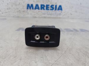 Used AUX / USB connection Renault Scénic III (JZ) 1.5 dCi 110 Price € 10,00 Margin scheme offered by Maresia Parts