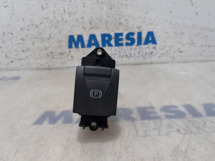Używane Przelacznik hamulca postojowego Renault Scénic III (JZ) 1.5 dCi 110 Cena € 14,99 Procedura marży oferowane przez Maresia Parts