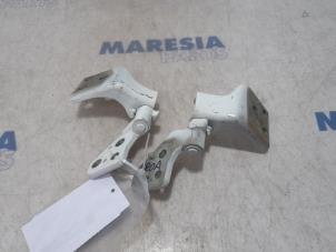 Used Rear door hinge, right Citroen Berlingo 1.6 BlueHDI 100 Price € 48,40 Inclusive VAT offered by Maresia Parts
