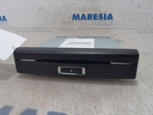 Usados Cambiador de CD Citroen C4 Grand Picasso (3A) 1.6 HDiF, Blue HDi 115 Precio € 105,00 Norma de margen ofrecido por Maresia Parts